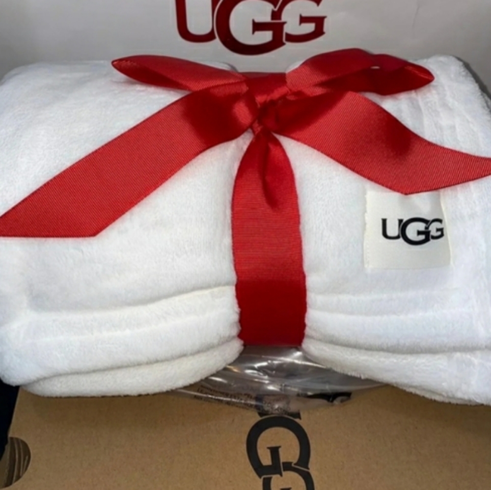 *New* Ugg Bartlet Throw blanket